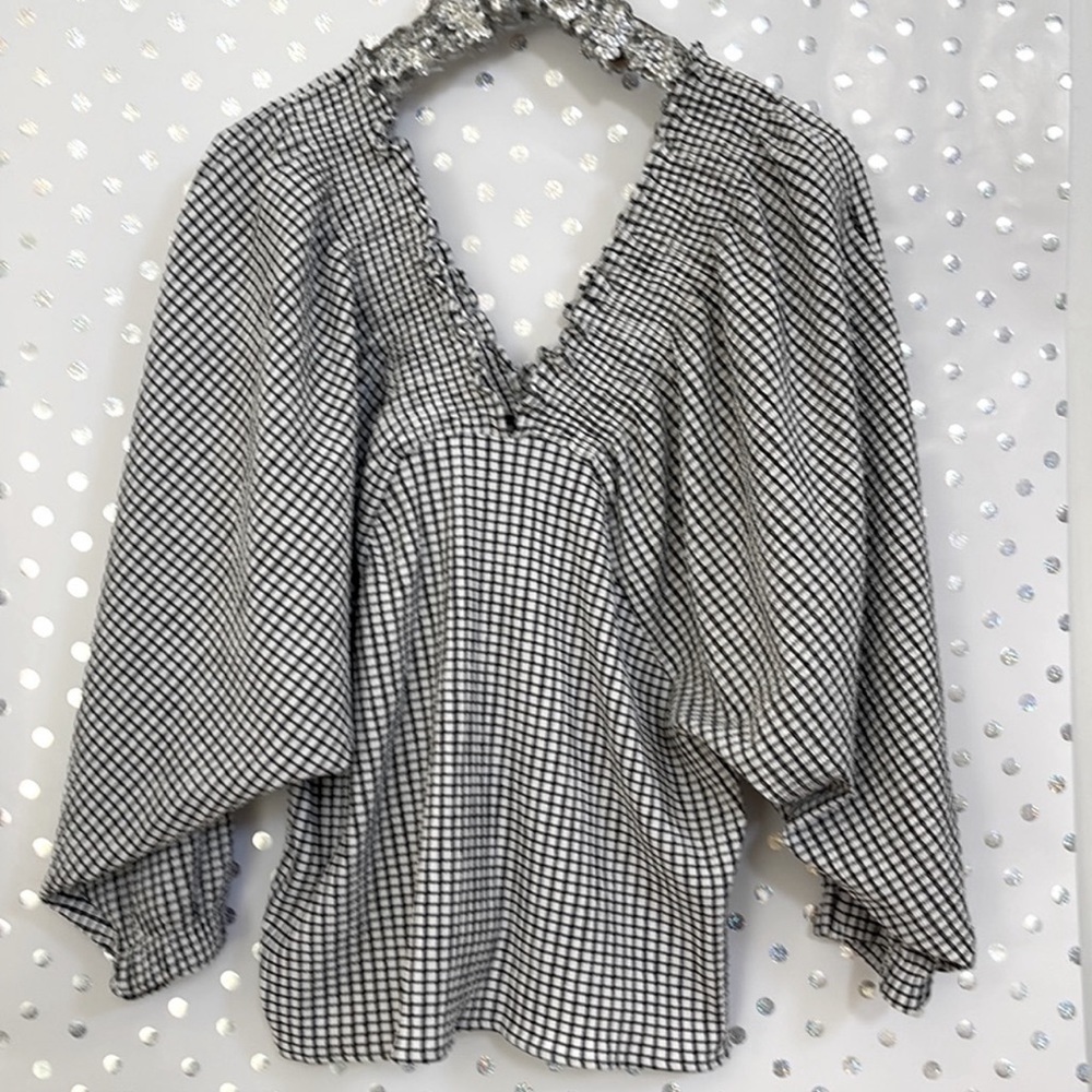 ⭐️Zara Houndstooth Print Ruffled Deep  V-neck Top with balloon Sleeves⭐️NWOT